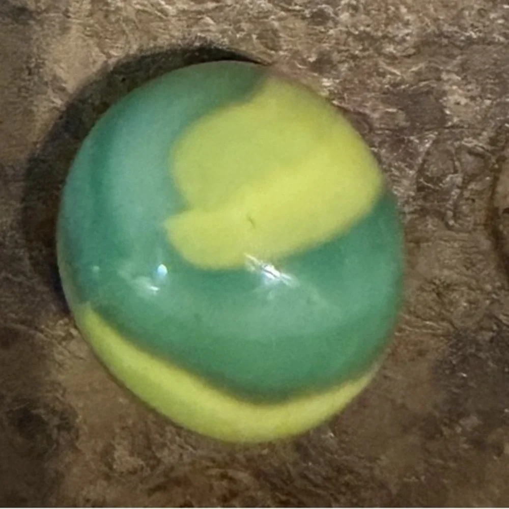 Vintage Akro Agate Aqua Yellow Corkscrew Marble UV Reactive 0.63
